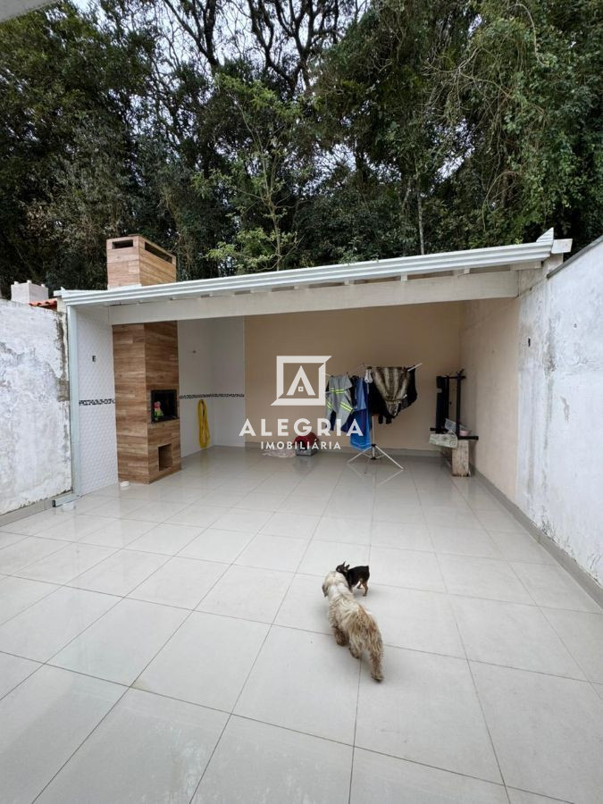 LINDA CASA COM EDICULA NOS FUNDOS NO CAMPO LARGO DA ROSEIRA. em São José dos Pinhais