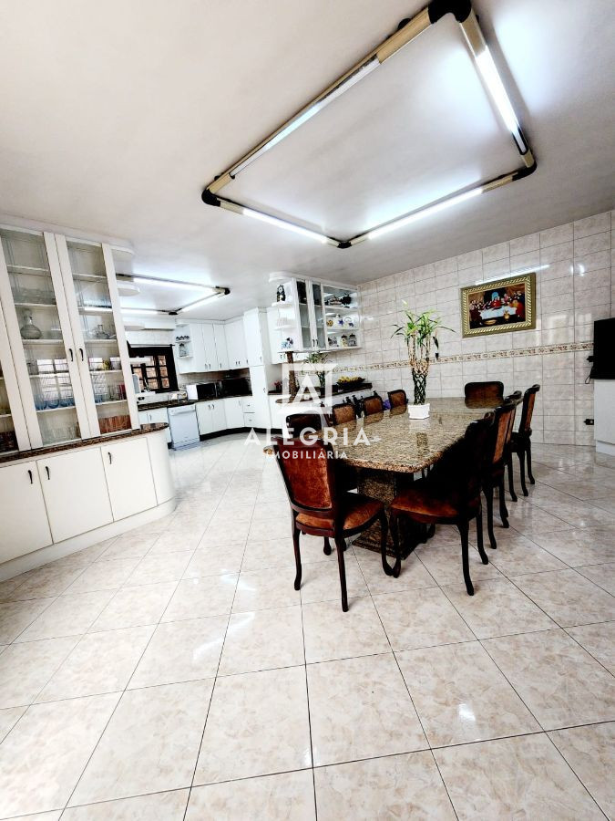 Sobrado Alto Padrão Mobiliado 04 Dormitórios sendo 01 Suíte master no Centro em São José dos Pinhais