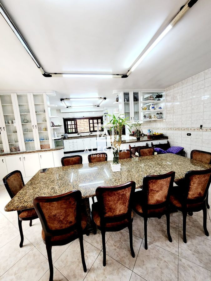 Sobrado Alto Padrão Mobiliado 04 Dormitórios sendo 01 Suíte master no Centro em São José dos Pinhais