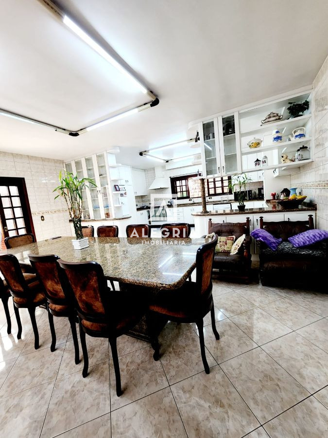 Sobrado Alto Padrão Mobiliado 04 Dormitórios sendo 01 Suíte master no Centro em São José dos Pinhais