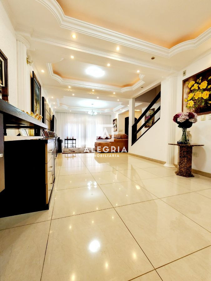 Sobrado Alto Padrão Mobiliado 04 Dormitórios sendo 01 Suíte master no Centro em São José dos Pinhais