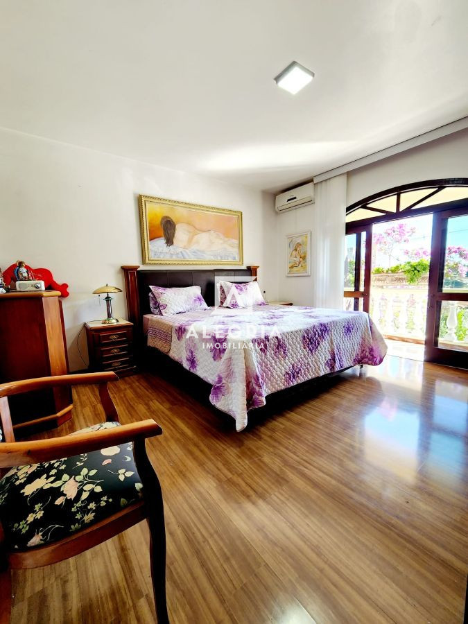 Sobrado Alto Padrão Mobiliado 04 Dormitórios sendo 01 Suíte master no Centro em São José dos Pinhais