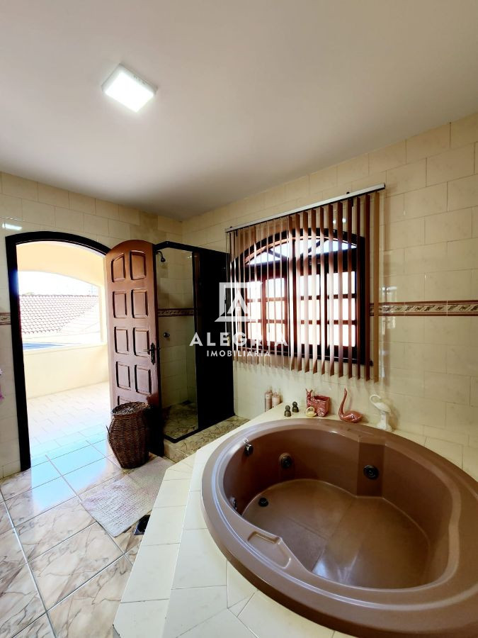 Sobrado Alto Padrão Mobiliado 04 Dormitórios sendo 01 Suíte master no Centro em São José dos Pinhais