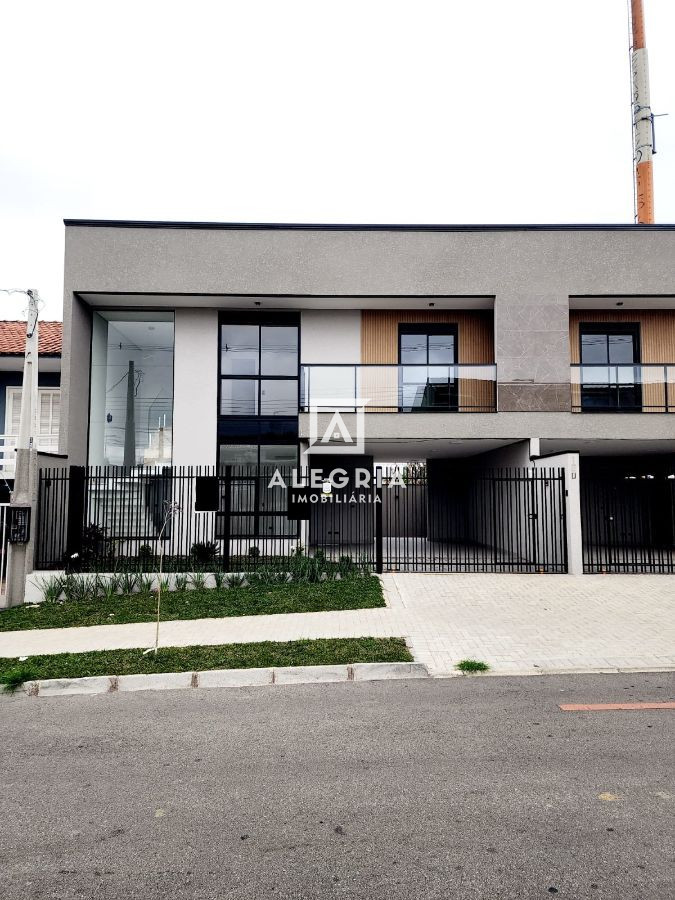 Excelente Sobrado 03 Dormitórios sendo 01 Suíte prox ao terminal central em São José dos Pinhais