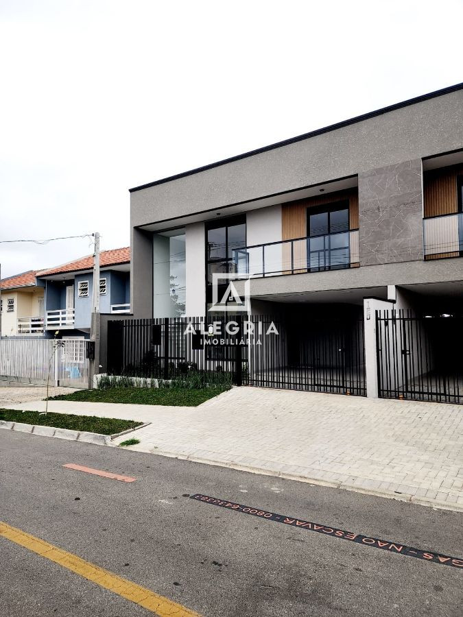 Excelente Sobrado 03 Dormitórios sendo 01 Suíte prox ao terminal central em São José dos Pinhais