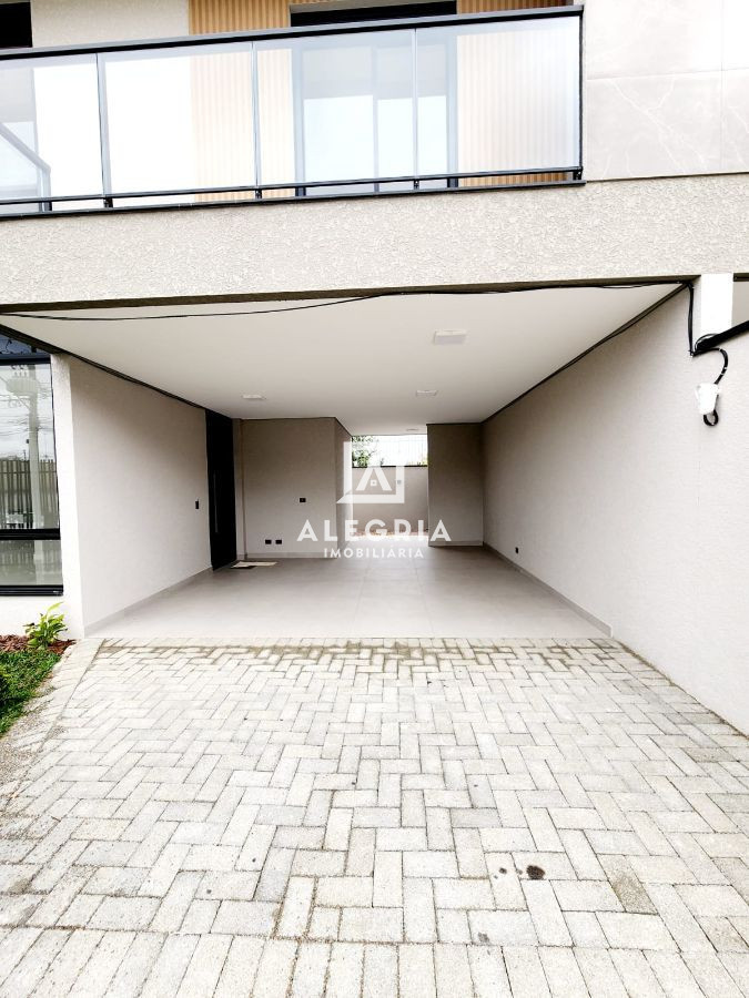 Excelente Sobrado 03 Dormitórios sendo 01 Suíte prox ao terminal central em São José dos Pinhais