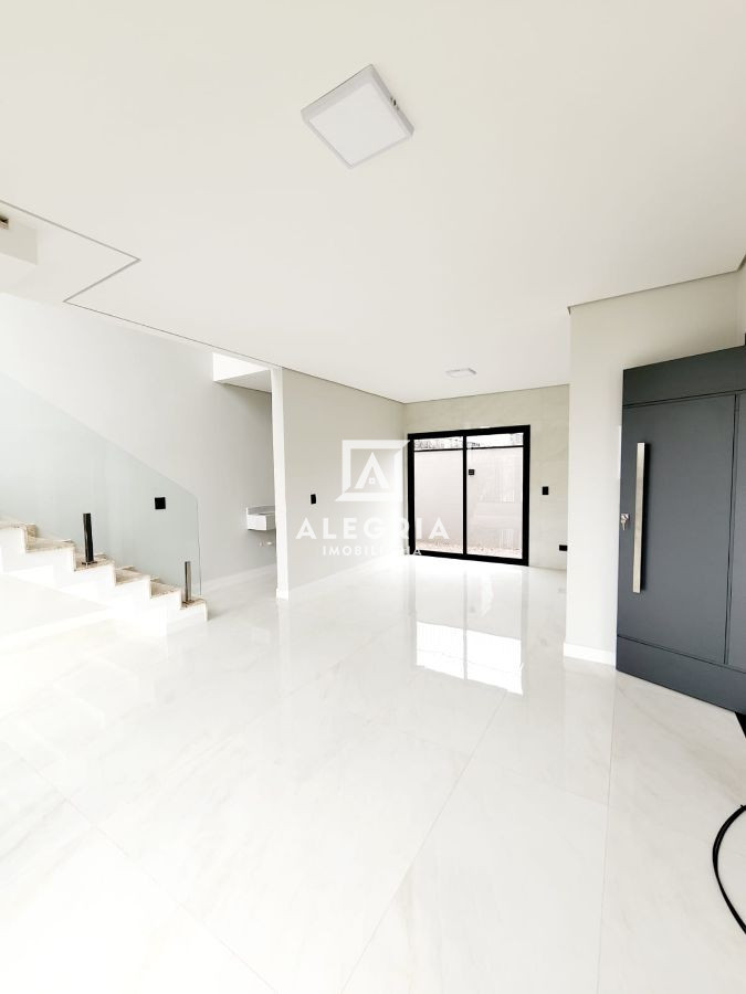 Excelente Sobrado 03 Dormitórios sendo 01 Suíte prox ao terminal central em São José dos Pinhais