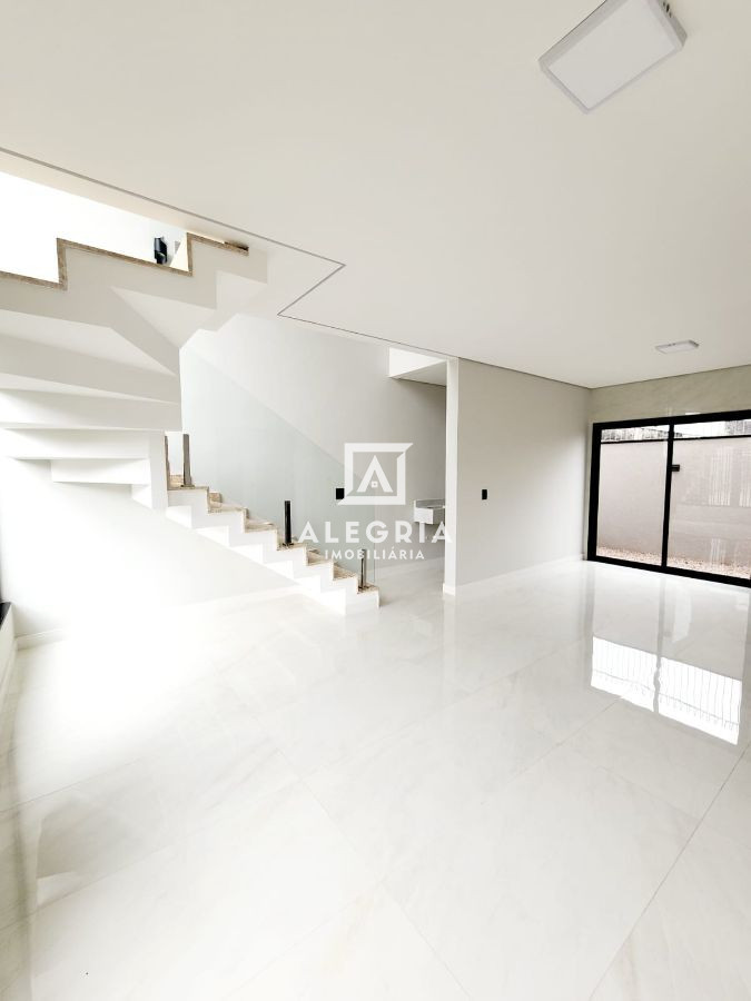 Excelente Sobrado 03 Dormitórios sendo 01 Suíte prox ao terminal central em São José dos Pinhais