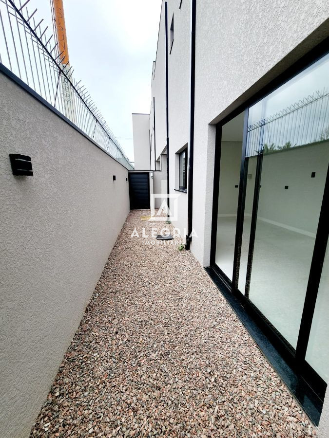 Excelente Sobrado 03 Dormitórios sendo 01 Suíte prox ao terminal central em São José dos Pinhais