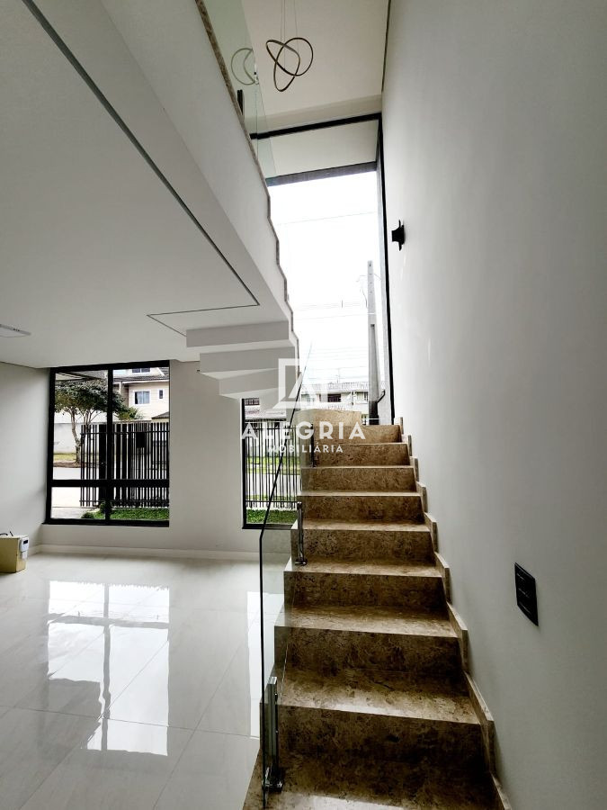 Excelente Sobrado 03 Dormitórios sendo 01 Suíte prox ao terminal central em São José dos Pinhais