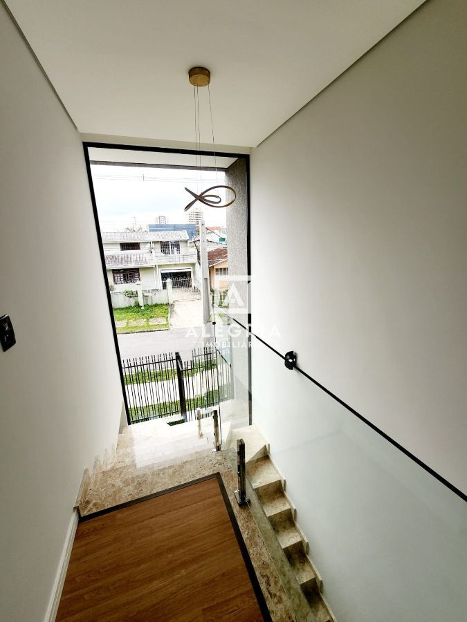 Excelente Sobrado 03 Dormitórios sendo 01 Suíte prox ao terminal central em São José dos Pinhais