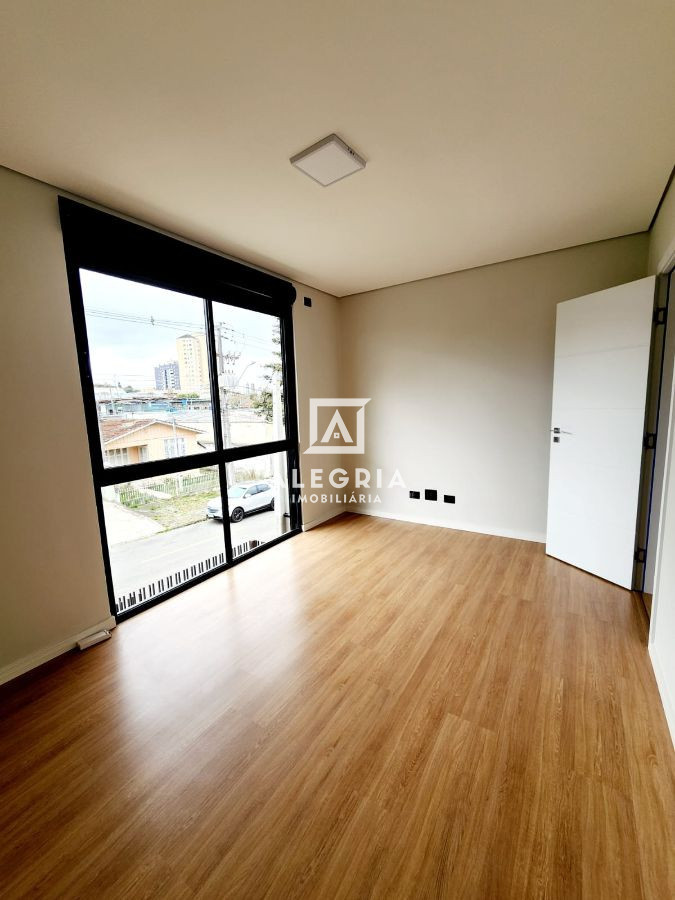 Excelente Sobrado 03 Dormitórios sendo 01 Suíte prox ao terminal central em São José dos Pinhais