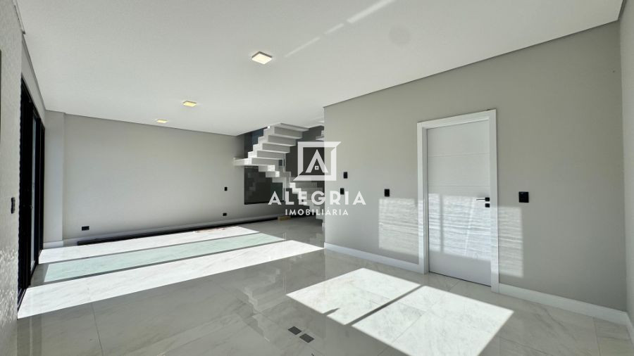 Belissimo Sobrado em Condomonio Fechado Contendo 03 Suites em São José dos Pinhais