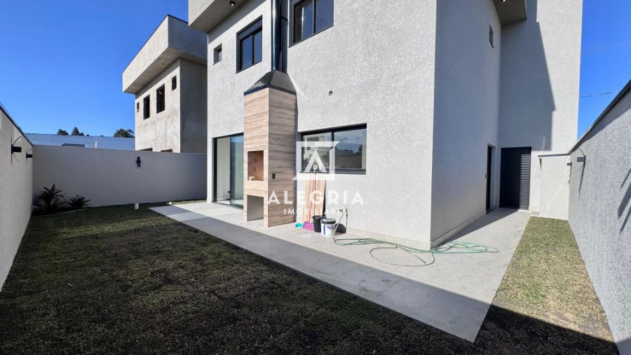 Belissimo Sobrado em Condomonio Fechado Contendo 03 Suites em São José dos Pinhais