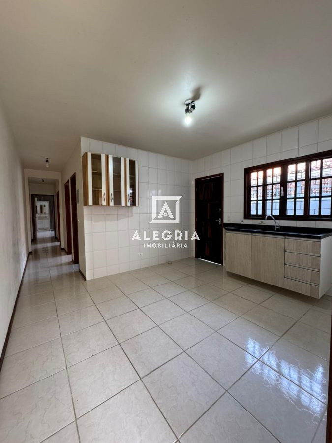 Belissima Casa a Venda Contendo 03 Dormitórios e Edicula no Jardim Cruzeiro em São José dos Pinhais