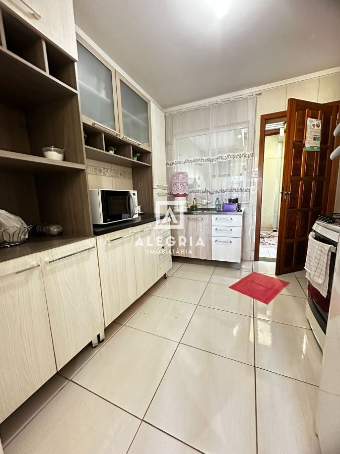 Casa sobreposta com 3 domitórios no bairro Jardim Antares em São José dos Pinhais