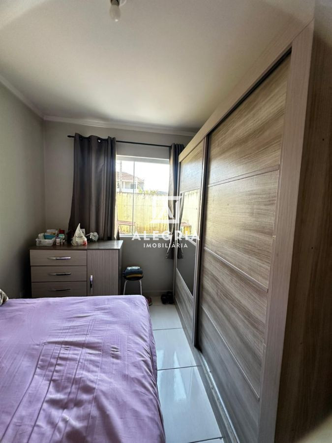 Casa sobreposta com 3 domitórios no bairro Jardim Antares em São José dos Pinhais