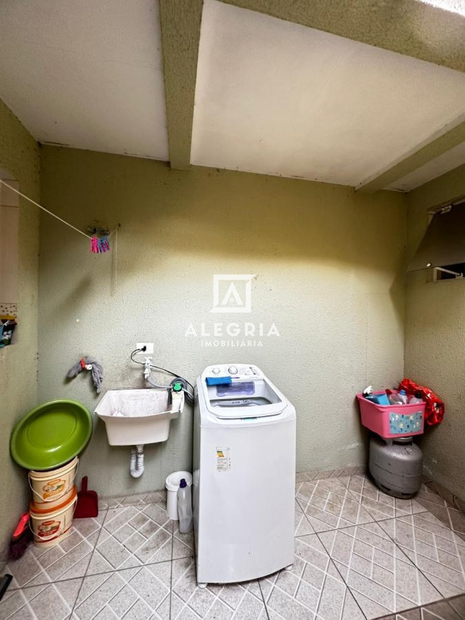 Casa sobreposta com 3 domitórios no bairro Jardim Antares em São José dos Pinhais