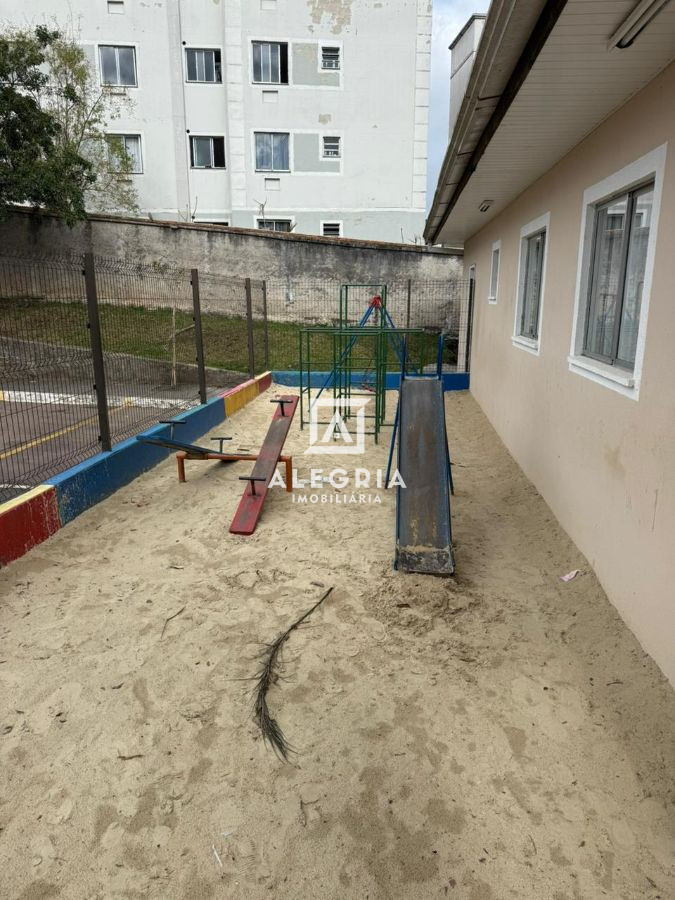Apartamento terreo no bairro Costeira em São José dos Pinhais