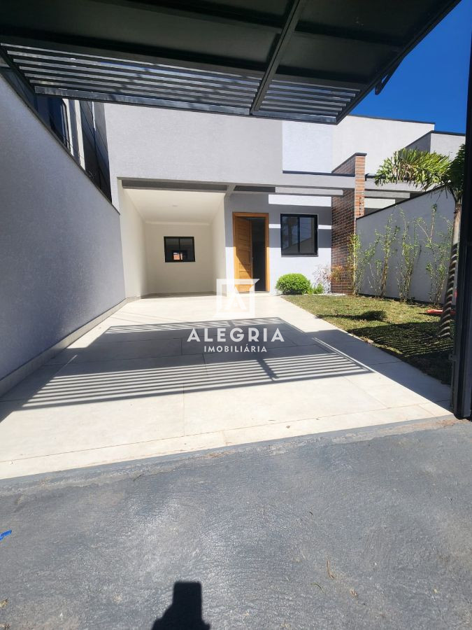 Linda Casa Contendo 03 Dormitórios Sendo 01 Suite na Boneca do Iguaçu em São José dos Pinhais