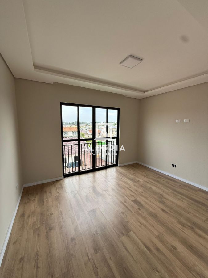Belissimo Triplex  03 Dormitórios Sendo 01 Suite no Cruzeiro em São José dos Pinhais