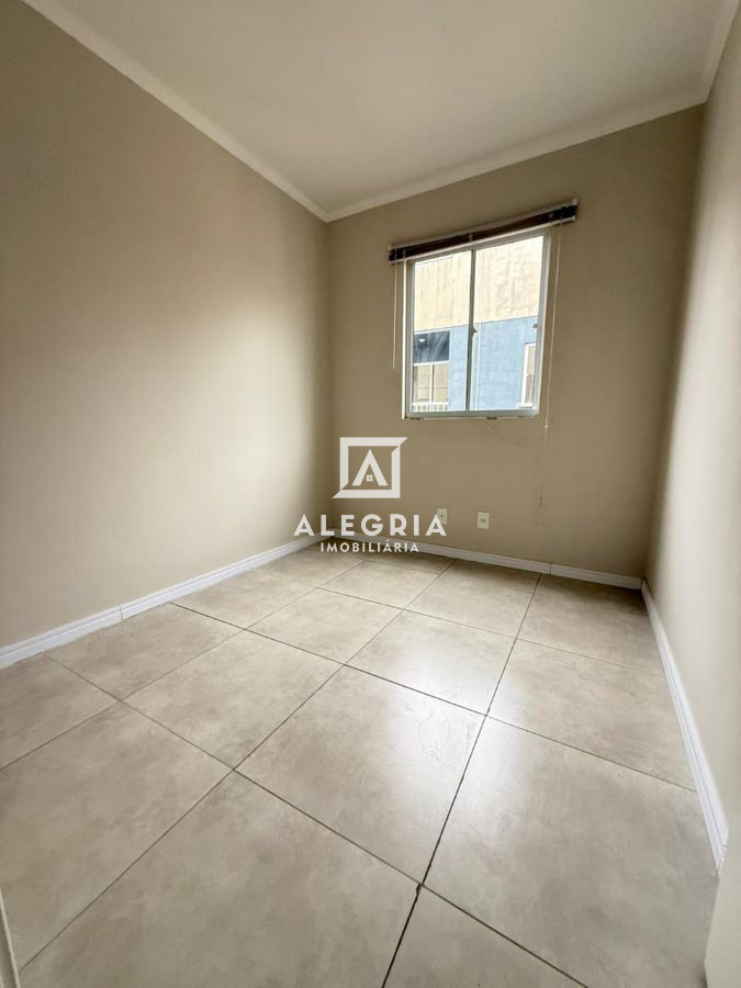 Apartamento no bairro Colonia Rio Grande em São José dos Pinhais
