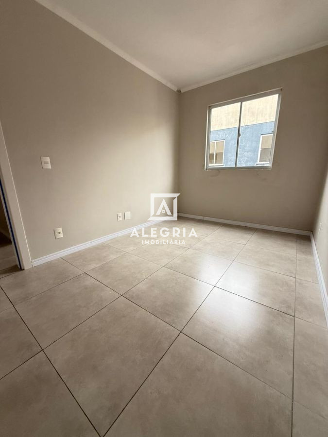 Apartamento no bairro Colonia Rio Grande em São José dos Pinhais