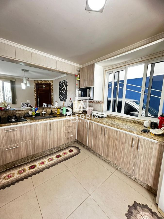 Lindíssimo sobrado semi mobiliado no bairro Cruzeiro em São José dos Pinhais