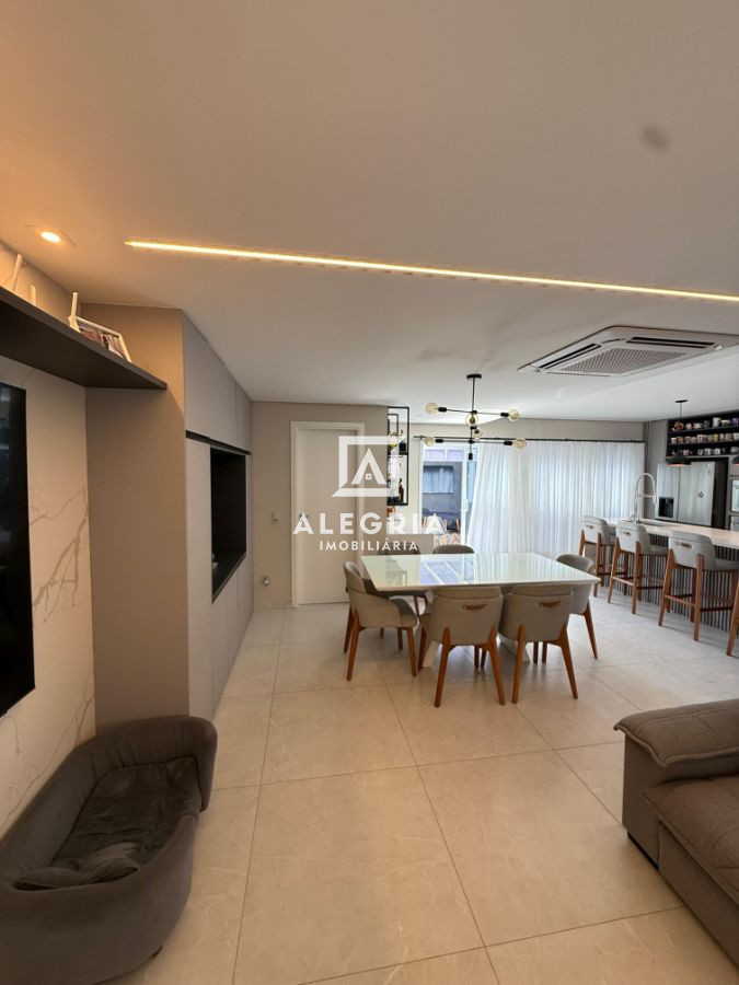 Triplex Alto Padrão em Condominio Fechado Contendo 04 Dormitórios Sendo 01 Suite em São José dos Pinhais