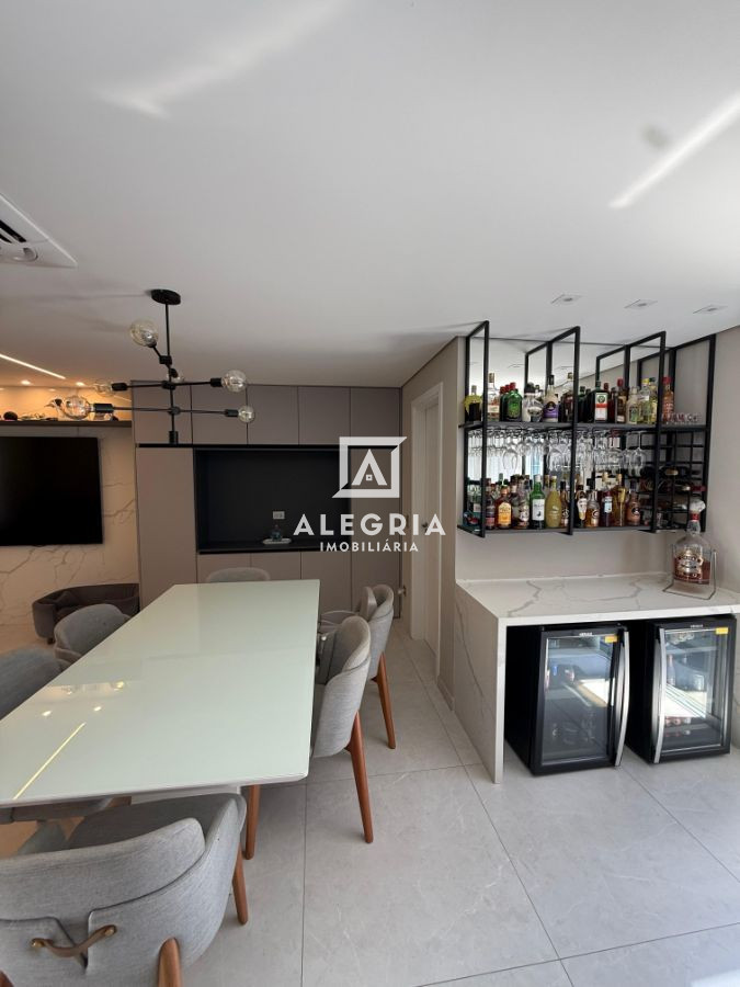 Triplex Alto Padrão em Condominio Fechado Contendo 04 Dormitórios Sendo 01 Suite em São José dos Pinhais