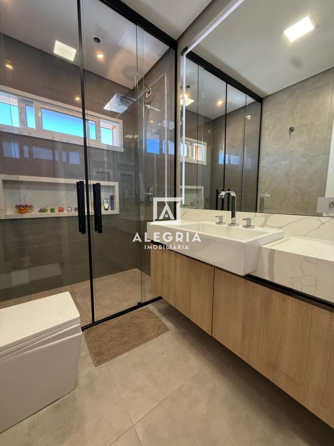 Triplex Alto Padrão em Condominio Fechado Contendo 04 Dormitórios Sendo 01 Suite em São José dos Pinhais