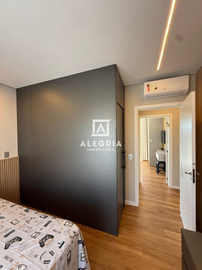 Triplex Alto Padrão em Condominio Fechado Contendo 04 Dormitórios Sendo 01 Suite em São José dos Pinhais