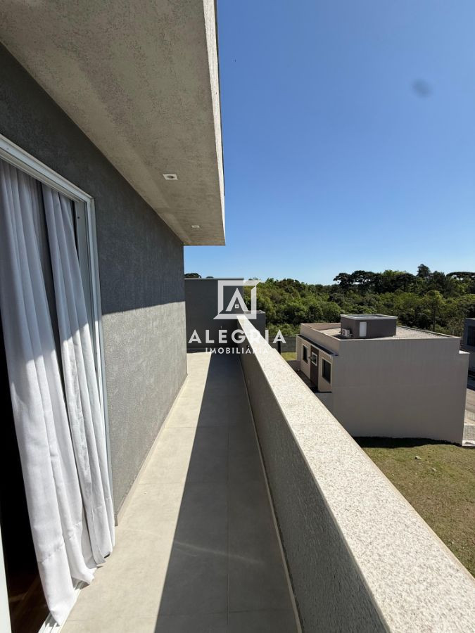 Triplex Alto Padrão em Condominio Fechado Contendo 04 Dormitórios Sendo 01 Suite em São José dos Pinhais