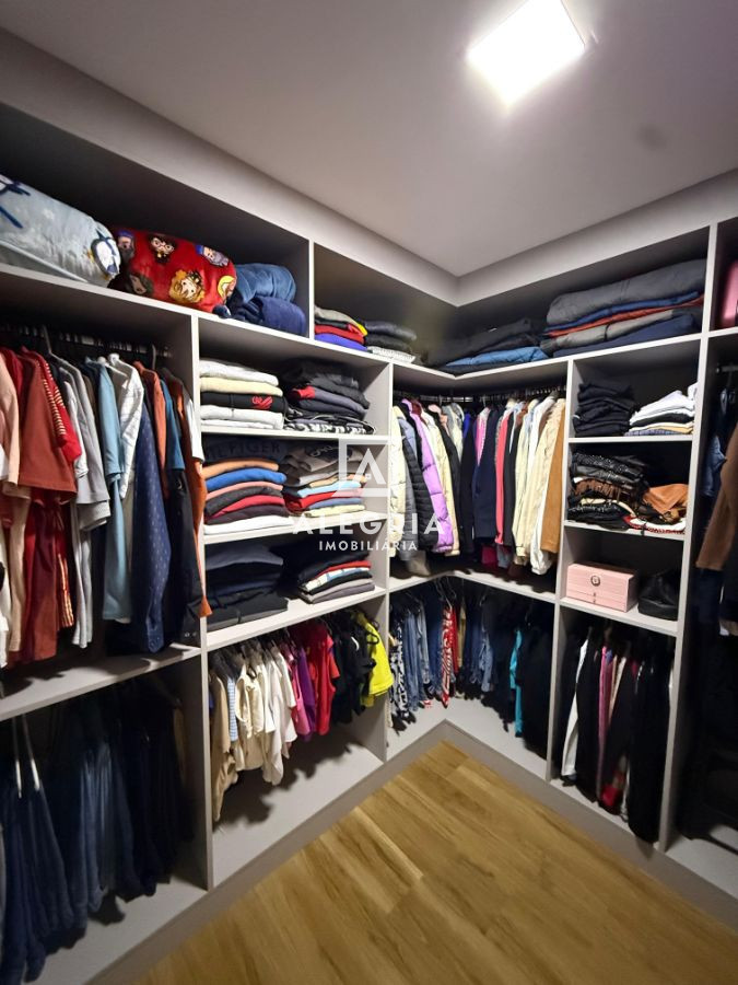 Triplex Alto Padrão em Condominio Fechado Contendo 04 Dormitórios Sendo 01 Suite em São José dos Pinhais