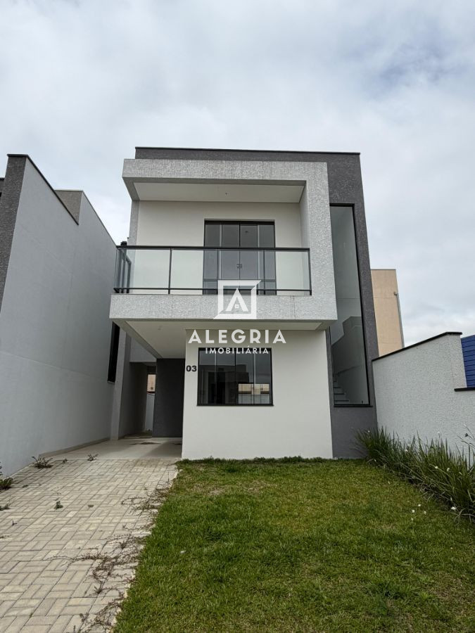 Lindo Sobrado no bairro Costeira em São José dos Pinhais