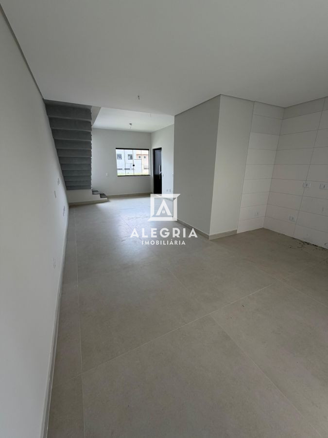 Lindo Sobrado no bairro Costeira em São José dos Pinhais