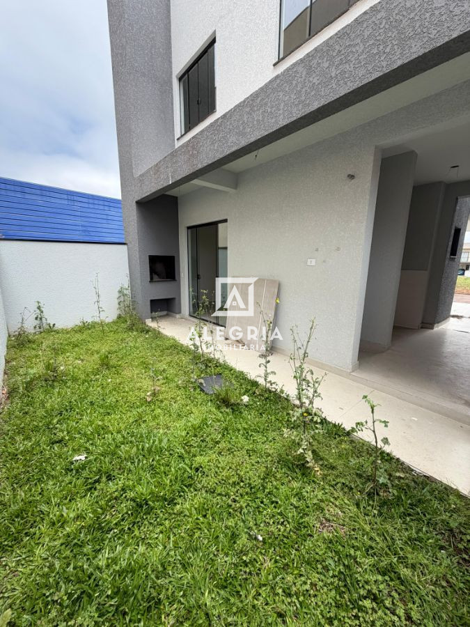 Lindo Sobrado no bairro Costeira em São José dos Pinhais