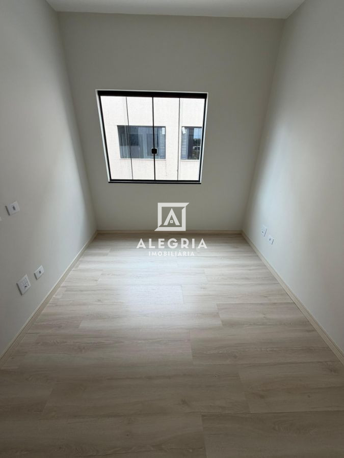 Lindo Sobrado no bairro Costeira em São José dos Pinhais