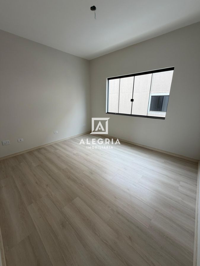 Lindo Sobrado no bairro Costeira em São José dos Pinhais