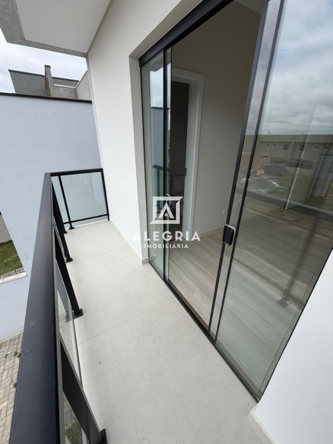 Lindo Sobrado no bairro Costeira em São José dos Pinhais