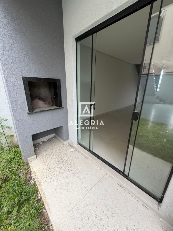 Lindo Sobrado no bairro Costeira em São José dos Pinhais