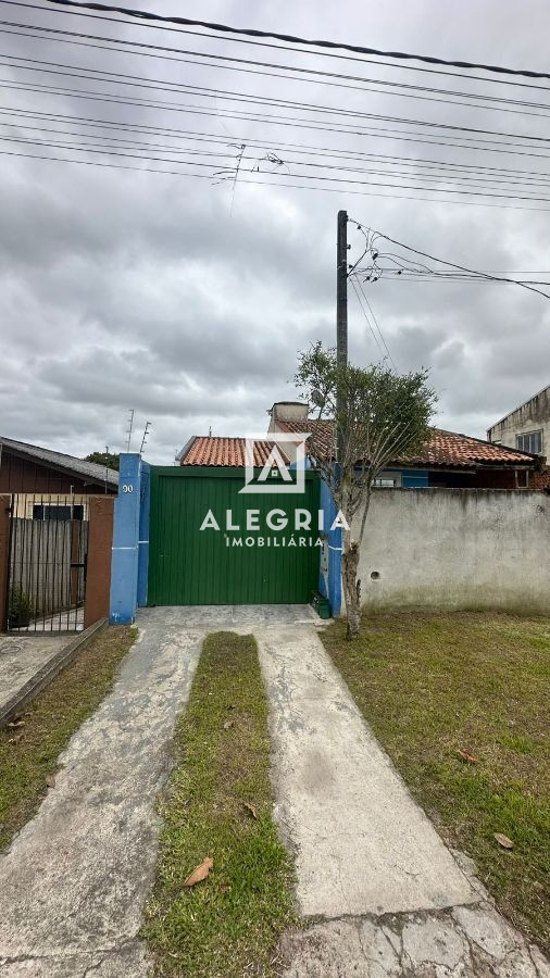 Residência Contendo 03 Dormitórios no Bairro Jurema em São José dos Pinhais