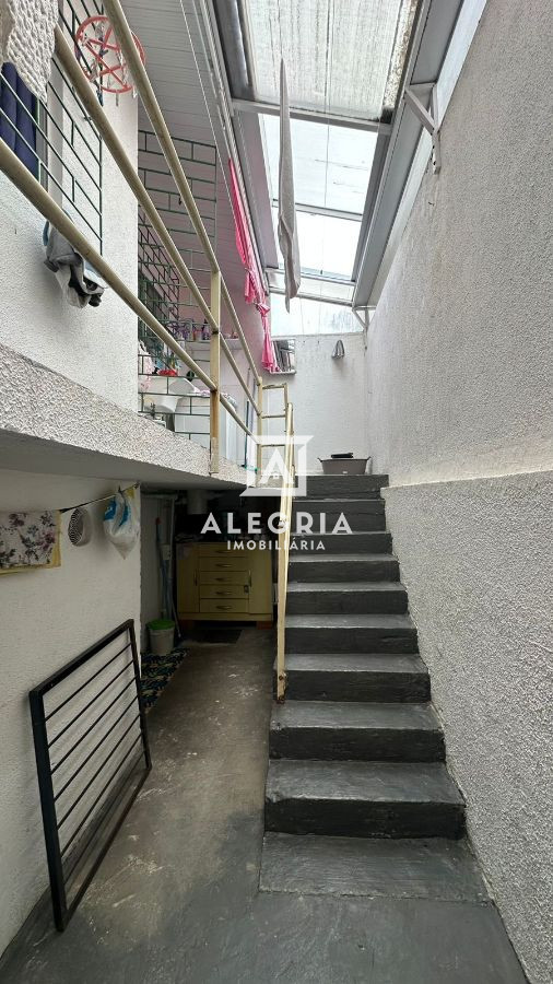 Residência Contendo 03 Dormitórios no Bairro Jurema em São José dos Pinhais