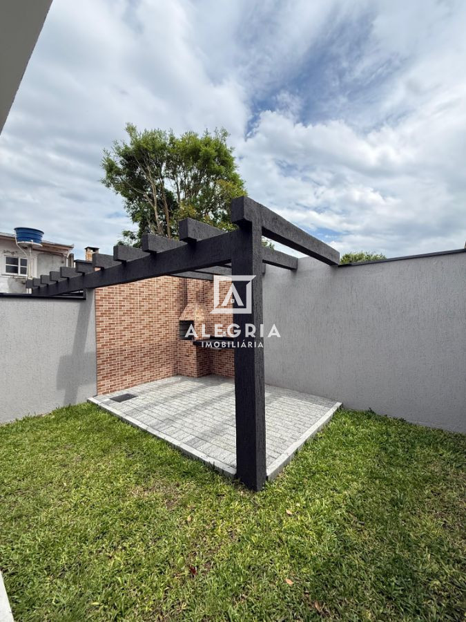 Linda Casa Contendo 03 Dormitórios Sendo 01 Suite e Espaço Gourmet com Churrasqueira em São José dos Pinhais