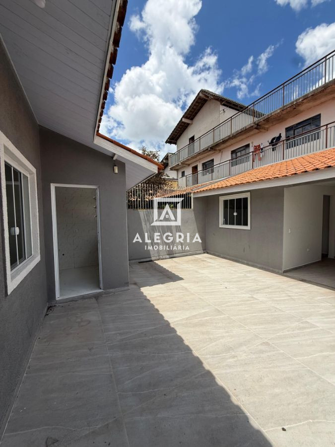 Linda Casa Contendo 04 Dormitórios Sendo 01 Suite com Edicula no Afonso Pena em São José dos Pinhais