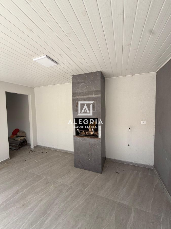 Linda Casa Contendo 04 Dormitórios Sendo 01 Suite com Edicula no Afonso Pena em São José dos Pinhais