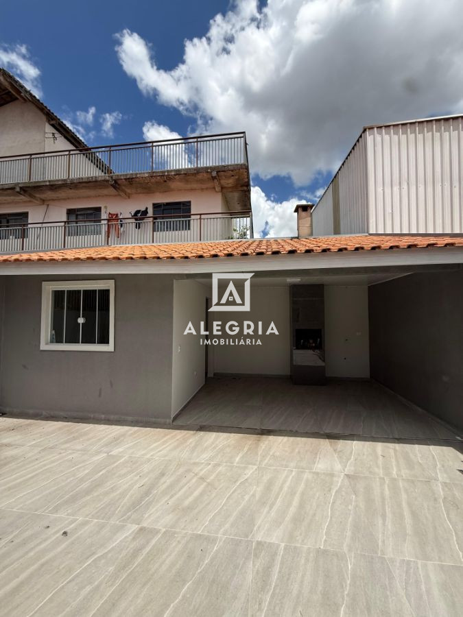 Linda Casa Contendo 04 Dormitórios Sendo 01 Suite com Edicula no Afonso Pena em São José dos Pinhais