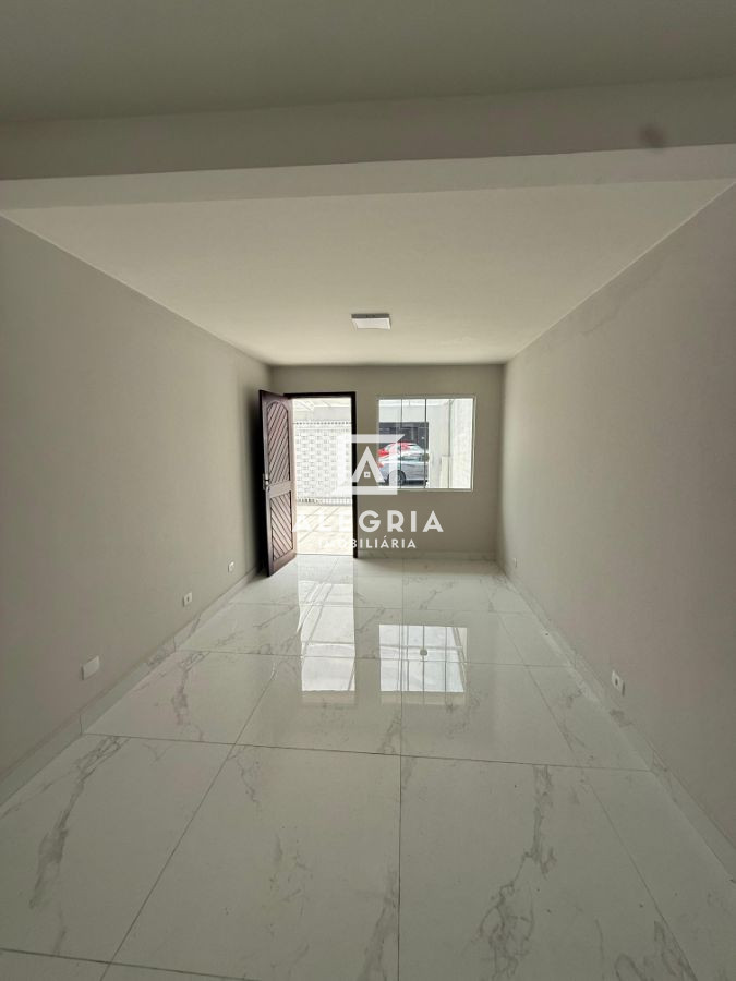 Linda Casa Contendo 04 Dormitórios Sendo 01 Suite com Edicula no Afonso Pena em São José dos Pinhais