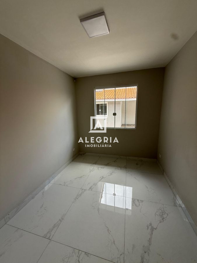 Linda Casa Contendo 04 Dormitórios Sendo 01 Suite com Edicula no Afonso Pena em São José dos Pinhais