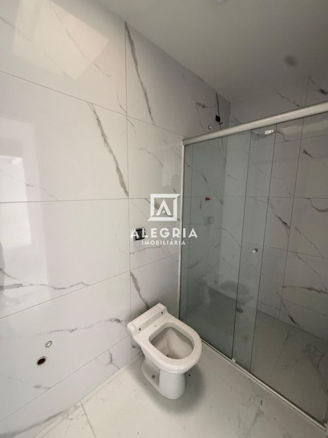 Linda Casa Contendo 04 Dormitórios Sendo 01 Suite com Edicula no Afonso Pena em São José dos Pinhais